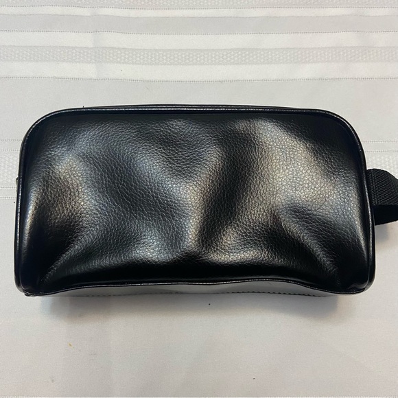 Steve Madden Black Dopp/Shave Travel Bag Slight Wear Signs on Trim - Clean Bag! - Picture 3 of 10